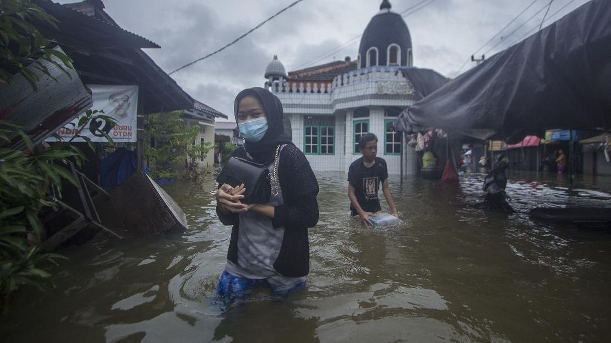 Banjir Banjarbaru Kalsel, Ratusan Warga Dievakuasi ke Kantor Kelurahan