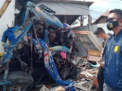 Polisi Ralat Kecelakaan Maut di Bawen: Truk Kontainer Vs Truk Sampah