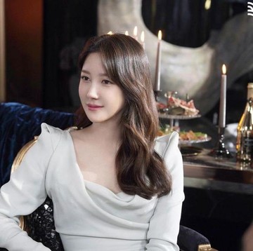 Kenalan dengan Lee Ji Ah, Pemeran Shim Su Ryeon di Drama Penthouse yang Hidupnya Mirip Drama Korea!