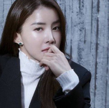 Kenalan Dengan Lee Si Young, Aktris Cantik Pemeran Drama Sweet Home yang Hobi Bikin Konten Tiktok!