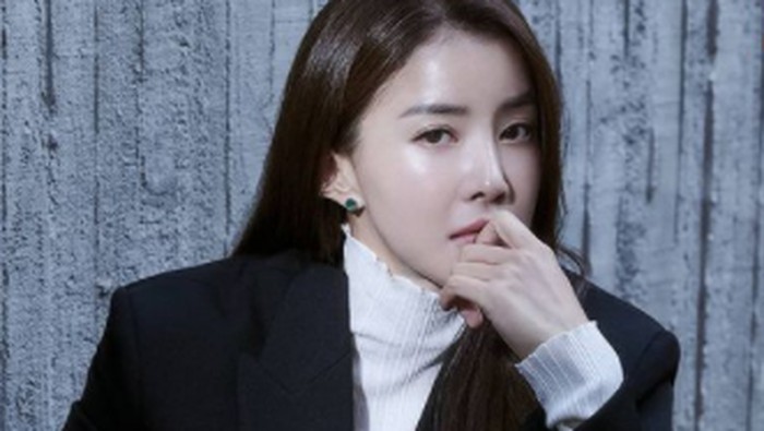 Kenalan Dengan Lee Si Young, Aktris Cantik Pemeran Drama Sweet Home yang Hobi Bikin Konten Tiktok!