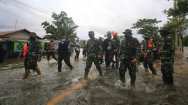Panglima TNI Kerahkan 1.053 Prajurit ke Banjir Kalsel
