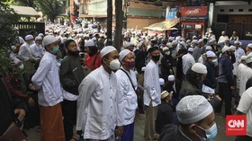 Pelayat Padati Pemakaman Ali bin Assegaf di TPU Rawajati