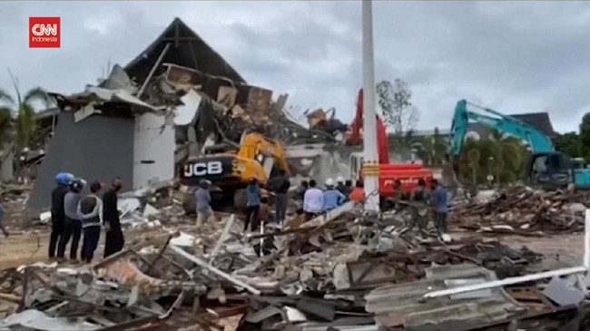 Puluhan relawan medis gempa Sulbar terpapar corona. Saat ini para relawan menjalani isolasi di tenda selasar rumah sakit setempat.