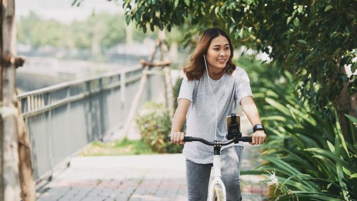 Naik Sepeda Selama Pandemi, Manfaat Buat Wanita Apa Sih?