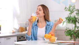 Vitamin C Saja Tidak Cukup untuk Jaga Daya Tahan Tubuh