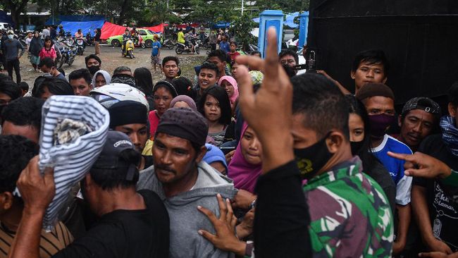 Banjir Kalimantan Selatan, gempa bumi Sulbar, insiden Sriwijaya Air SJ 182 dan lonjakan Covid pada awal 2021 menyebabkan hampir 4.000 orang tewas.