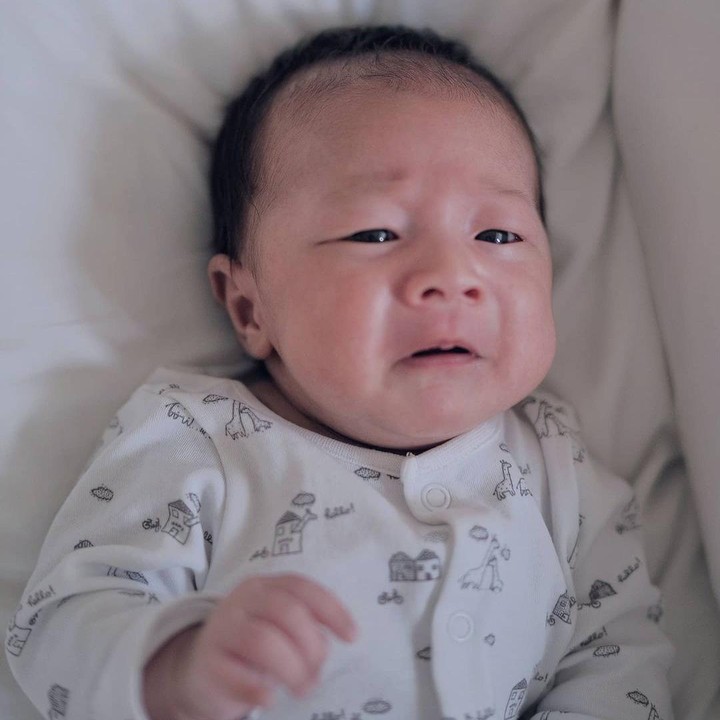 <p>5. Namun disisi lain, baby Curtis juga terlihat seperti ibundanya, Sabai. Kalau menurut Bunda bagaimana? (Foto: Instagram @sabaidieter & @ringgoagus)</p>