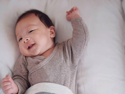 7 Potret Baby Curtis Mirip Sabai Morscheck atau Ringgo Agus, Bun?