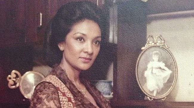 Farida Pasha awalnya menderita vertigo dan lambung, tapi kondisinya terus melemah hingga akhirnya dinyatakan terkena early pneumonia dan positif Covid-19.
