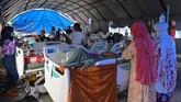FOTO: Korban Gempa Mamuju Sulbar Dirawat di Tenda Darurat Selama dua hari berturut-turut gempa mengguncang Kabupaten Mamuju dan Majene di Sulawesi Barat yang mengakibatkan puluhan tewas dan ribuan mengungsi.