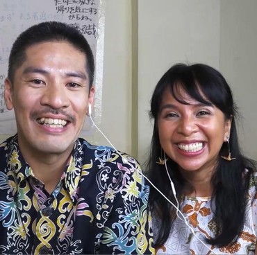 Keren, Hiroaki Kato & Arina Mocca Pilih Pakai Batik di Variety Show Jepang