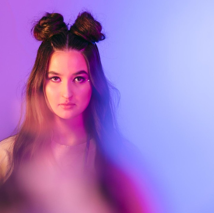 <p>Sejak lagunya populer, Stephanie Poetri mulai mengeluarkan beberapa album. Ia ikut serta dalam semua proses penulisan lirik di lagu-lagunya, Bunda. (Foto: Istimewa)</p>