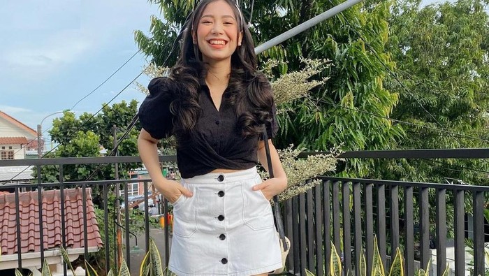 8 Potret Terbaru Abel Cantika Setelah Melahirkan, Menawan dan Langsing!