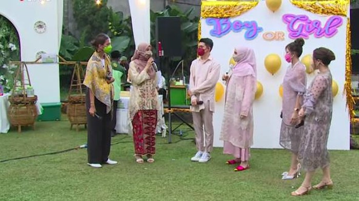 Acara 7 Bulanan Zaskia Sungkar