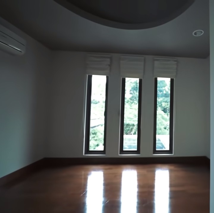 <p>Meski rombakan yang Atta lakukan sudah hampir jadi keseluruhannya, ternyata masih ada beberapa hal yang ingin Aurel perbaiki, Bunda (Foto: YouTube: Atta Halilintar)</p>