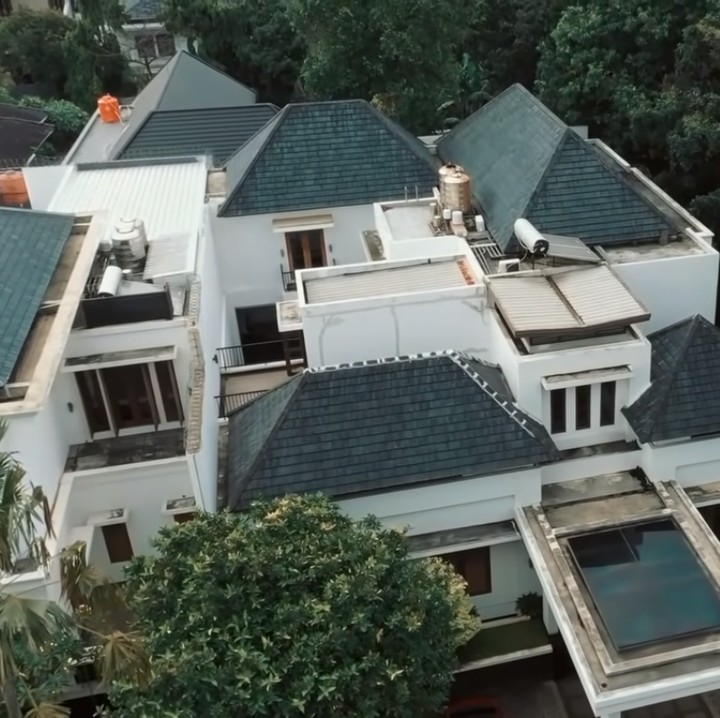 <p>Hasil kerja keras dan jerih payah Atta Halilintar sebagai YouTuber telah membuahkan hasil nih, Bunda. Baru-baru ini ia membeli rumah sebagai huniannya dengan Aurel Hermansyah setelah menikah. (Foto: YouTube: Atta Halilintar)</p>