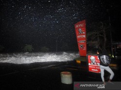 BMKG: Angin Kencang Sebabkan Gelombang Tinggi-Banjir Rob di Manado