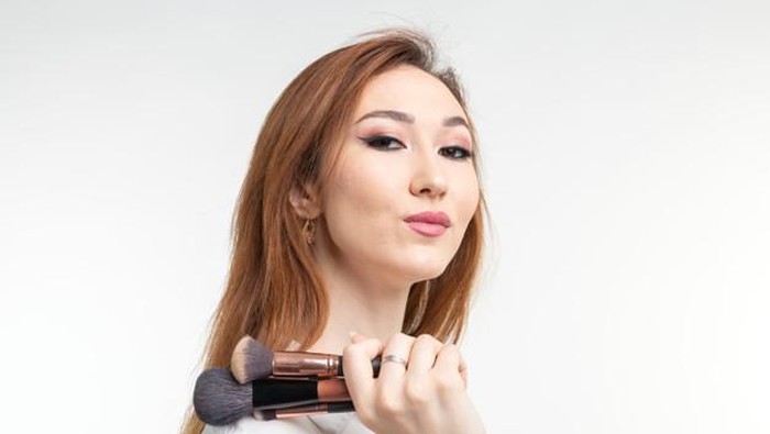 Beauty 101: Mengenal 5 Jenis Aplikator Dasar Makeup untuk Pemula