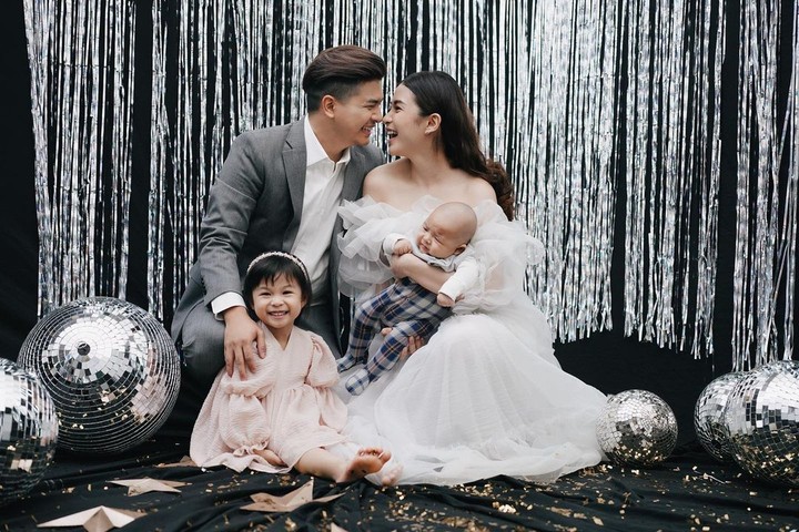 7 Potret Keluarga Chelsea Olivia & Glenn Alinskie, Harmonis dengan 2