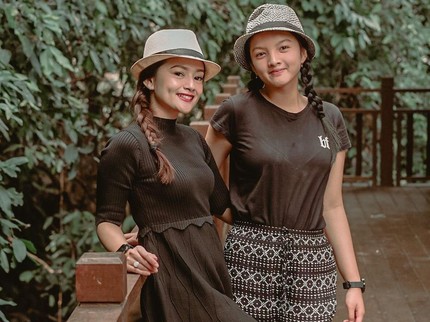 5 Potret Citra Monica & Putrinya yang Beranjak Dewasa, Sama Cantiknya