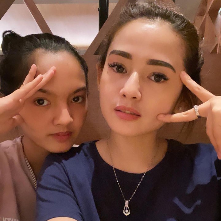 <p>Citra Monica ternyata memiliki anak gadis yang sudah beranjak dewasa, Bunda. Sama cantiknya ya? (Foto: Instagram @citra_monica)</p>