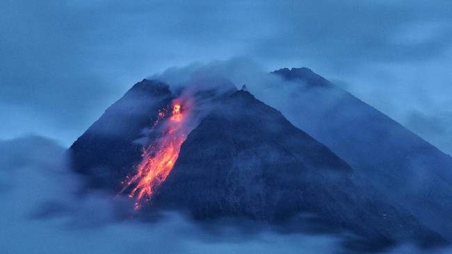 PVMBG mencatat tiga erupsi eksplosif pada Gunung Ruang, Sulawesi Utara, sejak ditetapkan berstatus Level III atau siaga.