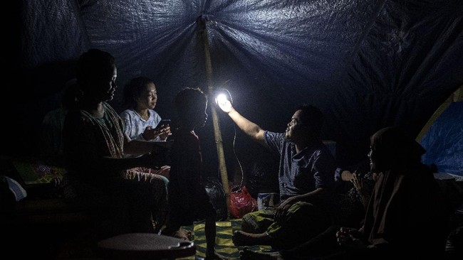 Warga Kecamatan Malunda, yang terdampak gempa Sulbar mengeluhkan bantuan minim lantaran mayoritas diberikan ke Mamuju.