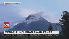 VIDEO: Gunung Merapi Luncurkan Awan Panas