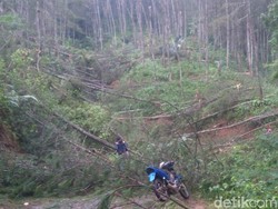 Hujan Es dan Puting Beliung Terjang Pasirkuda Cianjur, Tiga Desa Terisolir