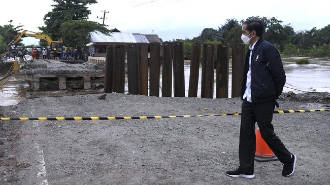 Presiden Jokowi meminta Pemda mengatasi penanganan jangka panjang banjir Demak, seperti reboisasi atau penghutanan kembali lahan yang sudah beralih fungsi.