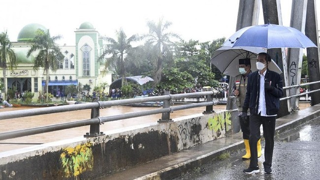 Sebuah peta menggambarkan laju deforestasi dan proyeksi deforestasi di Kalimantan beredar di media sosial seiring banjir besar yang terjadi di Kalsel.