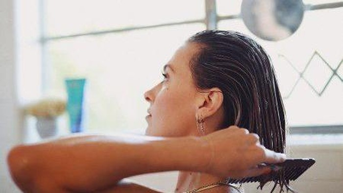 Kenapa Conditioner Tidak Boleh Mengenai Kulit Kepala?