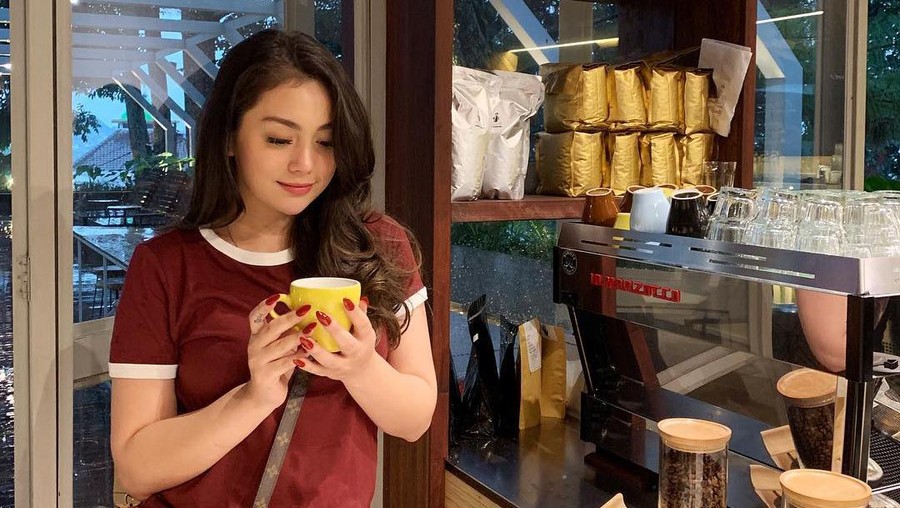 Kompaknya Celine Evangelista dan Stefan William Saat Rayakan Ultah Anak