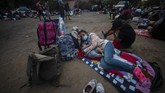 FOTO: Ribuan Migran Honduras Mengejar Mimpi ke Amerika Rribuan orang meninggalkan Honduras menuju AS untuk mengejar kehidupan yang lebih baik di bawah kepemimpinan presiden terpilih Joe Biden.