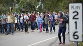 FOTO: Ribuan Migran Honduras Mengejar Mimpi ke Amerika Rribuan orang meninggalkan Honduras menuju AS untuk mengejar kehidupan yang lebih baik di bawah kepemimpinan presiden terpilih Joe Biden.