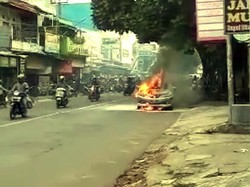 Mobil Tiba-tiba Terbakar di Sukabumi