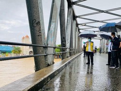 Jokowi Minta Jembatan Runtuh Akibat Banjir Kalsel Diperbaiki dalam 4 Hari