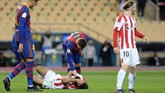 FOTO: Detik-detik Messi Kena Kartu Merah Kapten Barcelona Lionel Messi kena kartu merah langsung pada final Piala Super Spanyol karena memukul Asier Villalibre.