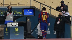 Koleksi Kartu Merah Messi Kalah Jauh dari Ronaldo
