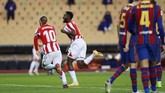 FOTO: Detik-detik Messi Kena Kartu Merah Kapten Barcelona Lionel Messi kena kartu merah langsung pada final Piala Super Spanyol karena memukul Asier Villalibre.