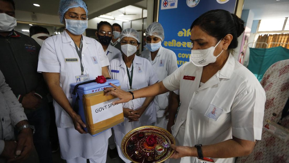 FOTO: Program Vaksinasi Corona India yang Terbesar di Dunia