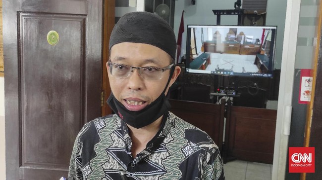 Keluarga anggota laskar FPI, M. Suci Khadavi Putra keberatan dengan penetapan tersangka oleh polisi. Dasar hukum penetapan tersangka dipertanyakan.