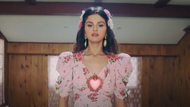 Penyanyi dan aktris Selena Gomez mengaku berpikiran untuk berhenti bermusik karena merasa karyanya selama ini tak dihargai.