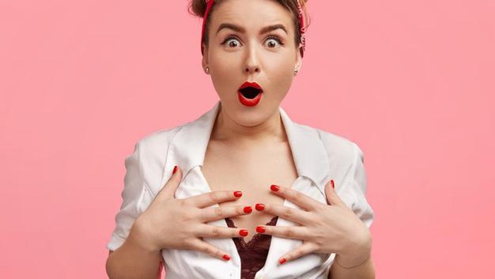 Stop Insecure! Ini 8 Keuntungan Memiliki Payudara Kecil