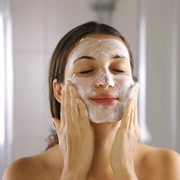 Udah Benar Belum? Perhatikan Cara Mencuci Muka yang Gak Bikin Wajah Breakout