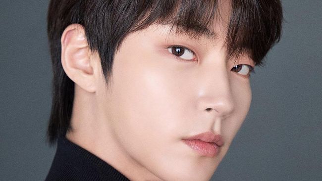 Hwang In-yeop akan menjadi salah satu pengisi soundtrack (lagu tema) drama True Beauty.