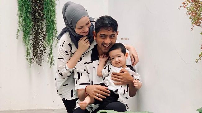 5 Potret Rumah Arya Saloka & Putri Anne, Sederhana dan Minimalis - Foto 2