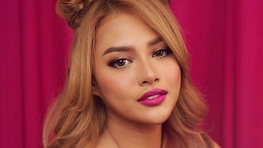 img-title Nggak Kaleng-kaleng, Aurel Pakai Cincin Manik-manik Seharga Rp36 Juta