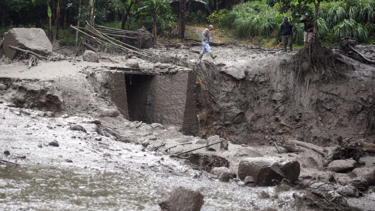 FOTO: Banjir Bandang Terjang Puncak Bogor